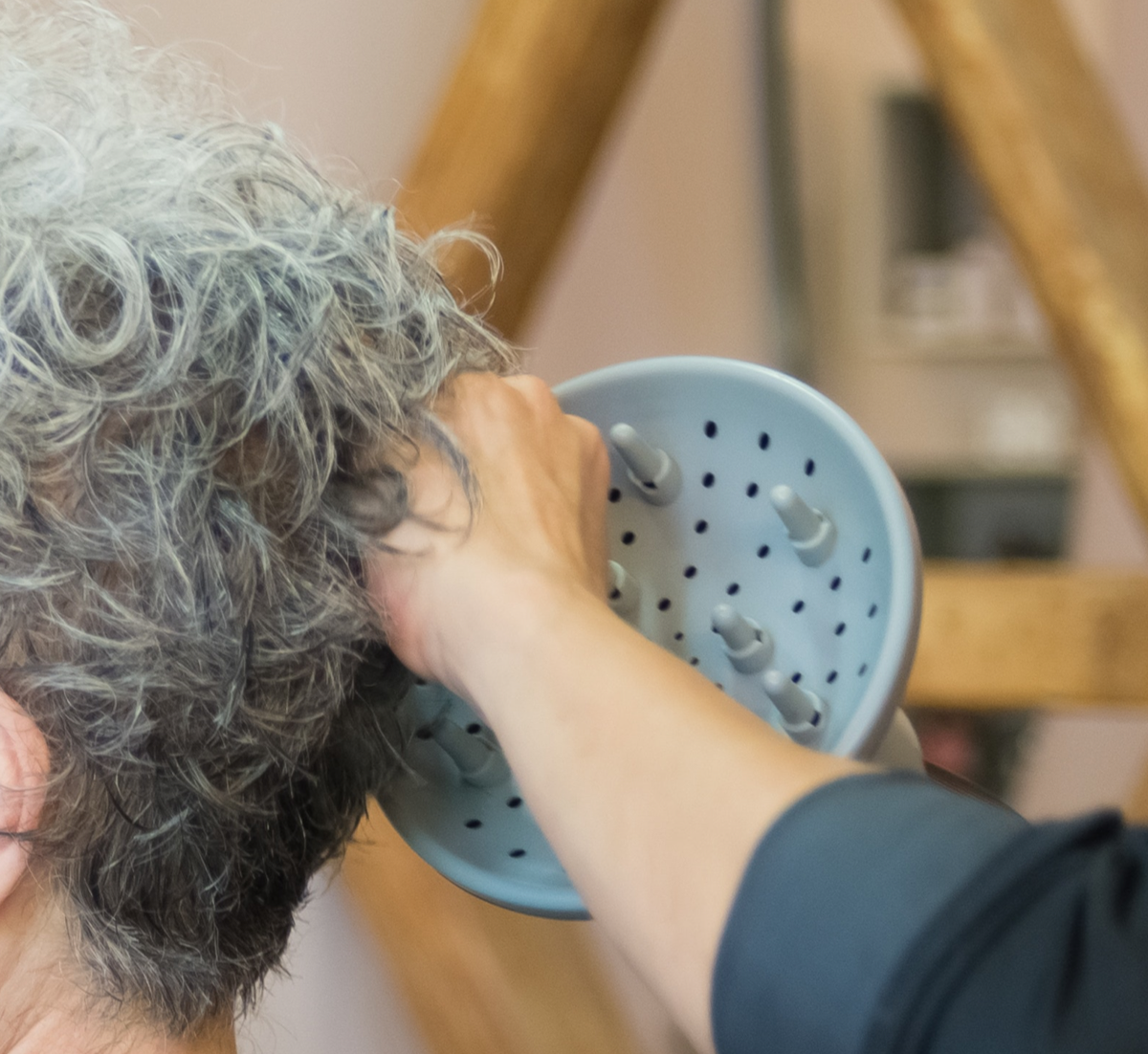 How to Diffuse Wavy Hair and the 3 Best Diffusers for Wavy Hair Argonaia