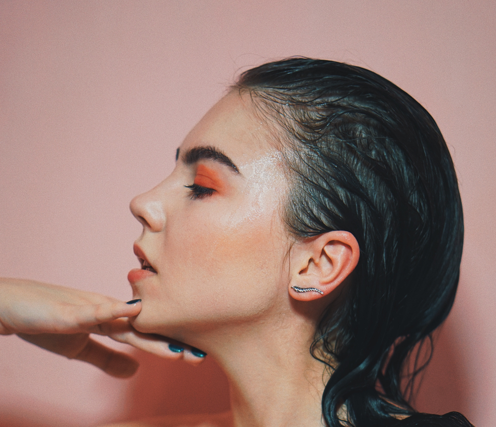 How to Make Hair Look Wet All Day
