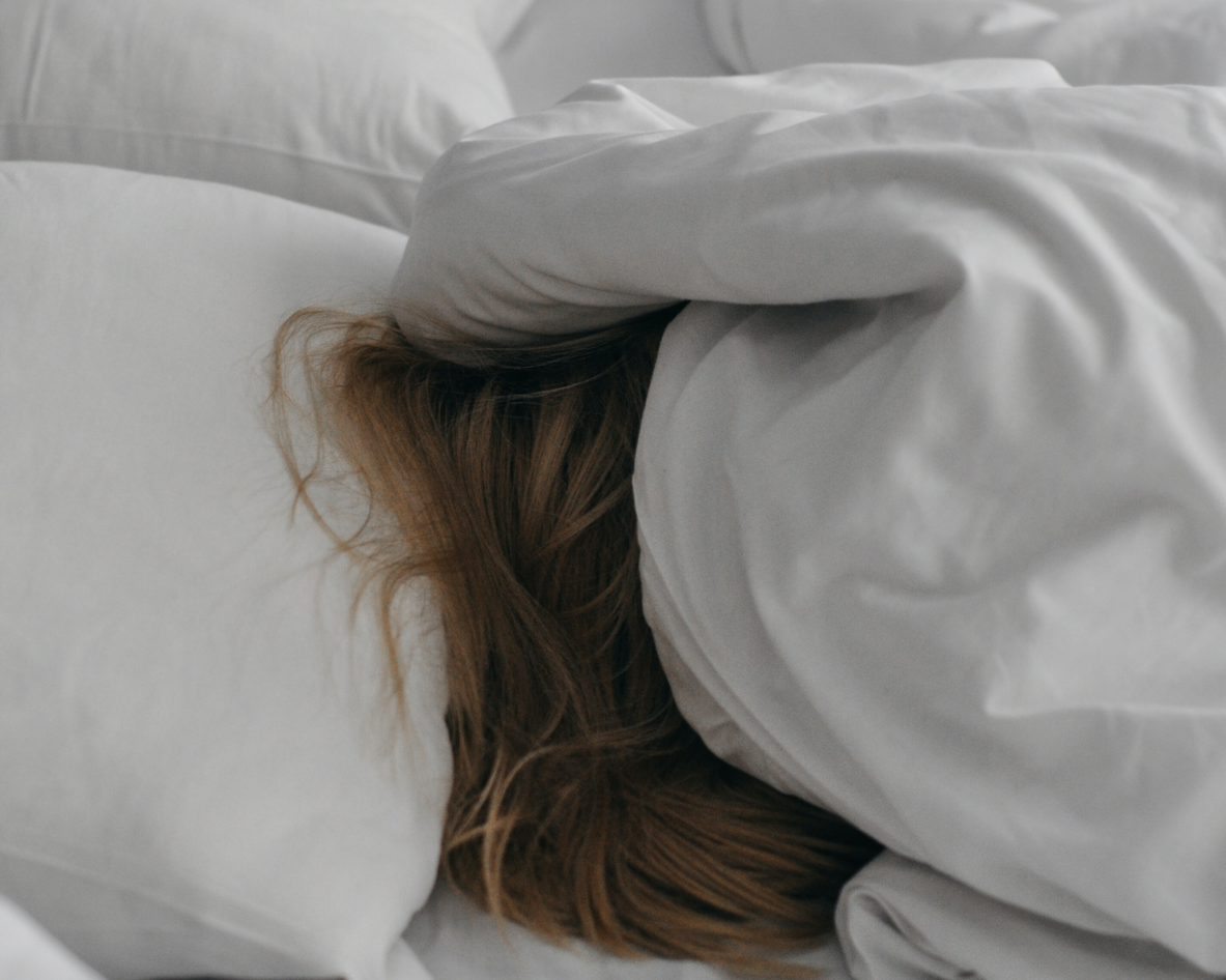 5 Steps to Prevent Frizzy Hair While Sleeping